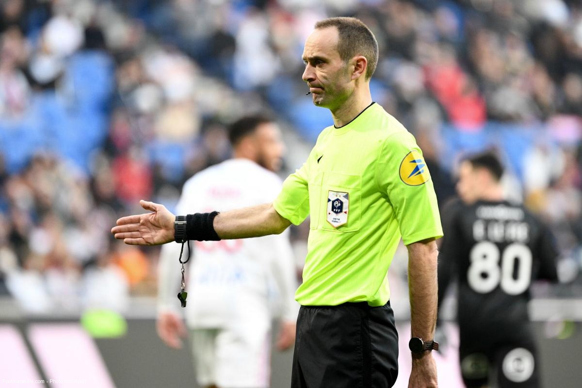 L'OM vise une troisième victoire consécutive face à Clermont, avec l'arbitre Thomas Léonard au sifflet thumbnail